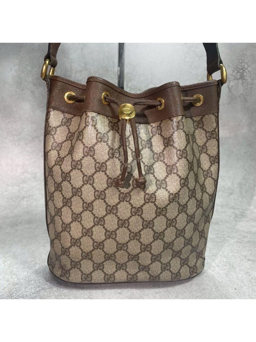 ★SOLD★ Gucci GG Shoulder Bag Brown Leather Logo Drawstring - Picture 2 of 10